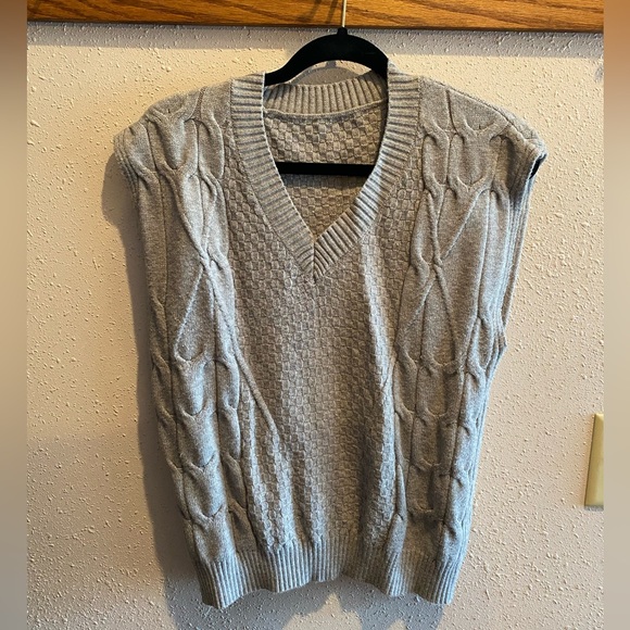 Sweaters - Gray Cable Knit Sweater Vest L